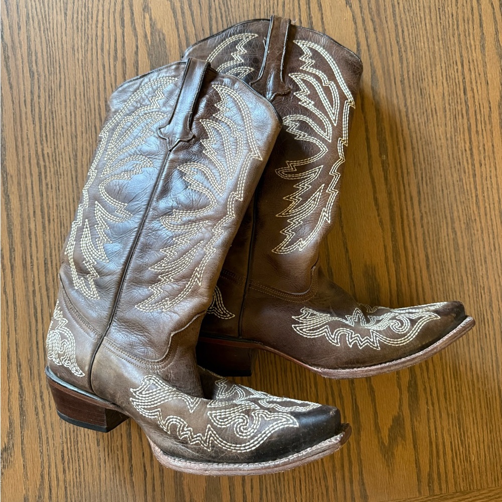 Women’s tanner mark Cowboy Boots with Embroidered Design